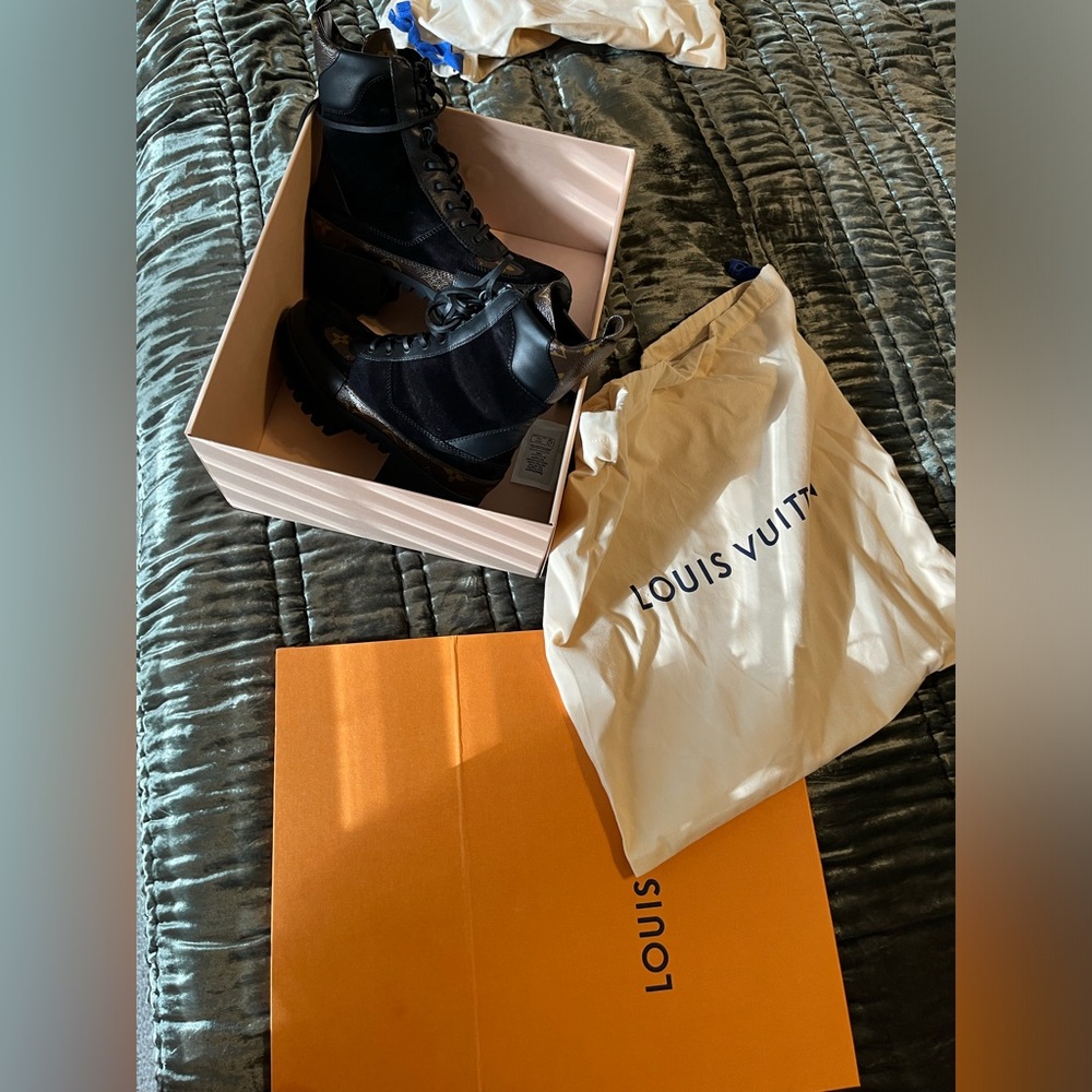 BNWT Louis Vuitton Desert Combat Boots in black suede and monogram leather